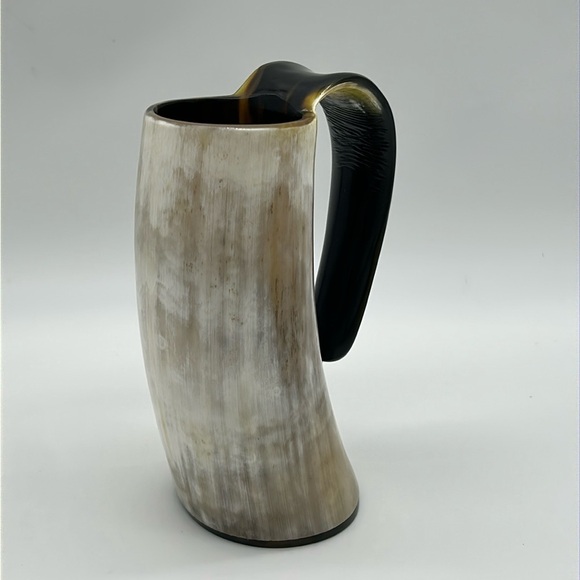 2505- Beige and Black Viking Drinking Horn Mug NWT - Picture 2 of 8
